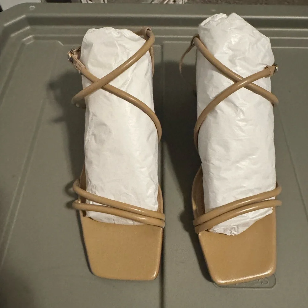 Schutz Heels - Aimee Block - deluxe tan/light nude
Brand new - Picture 2 of 2